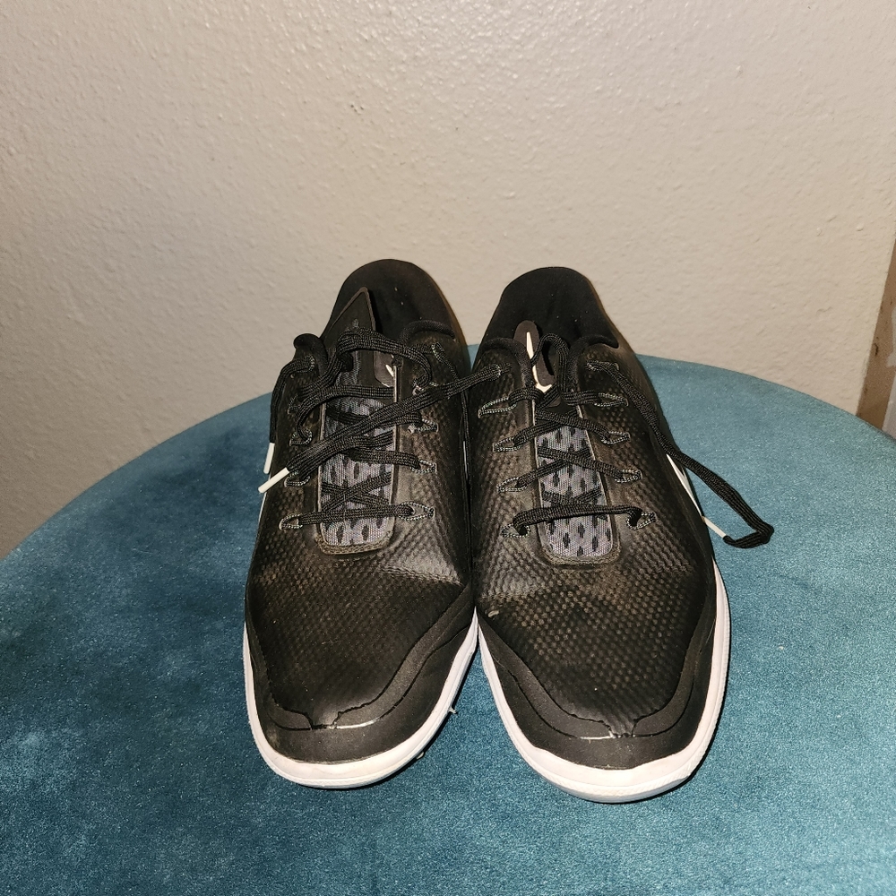 Mens-Nike golf shoes